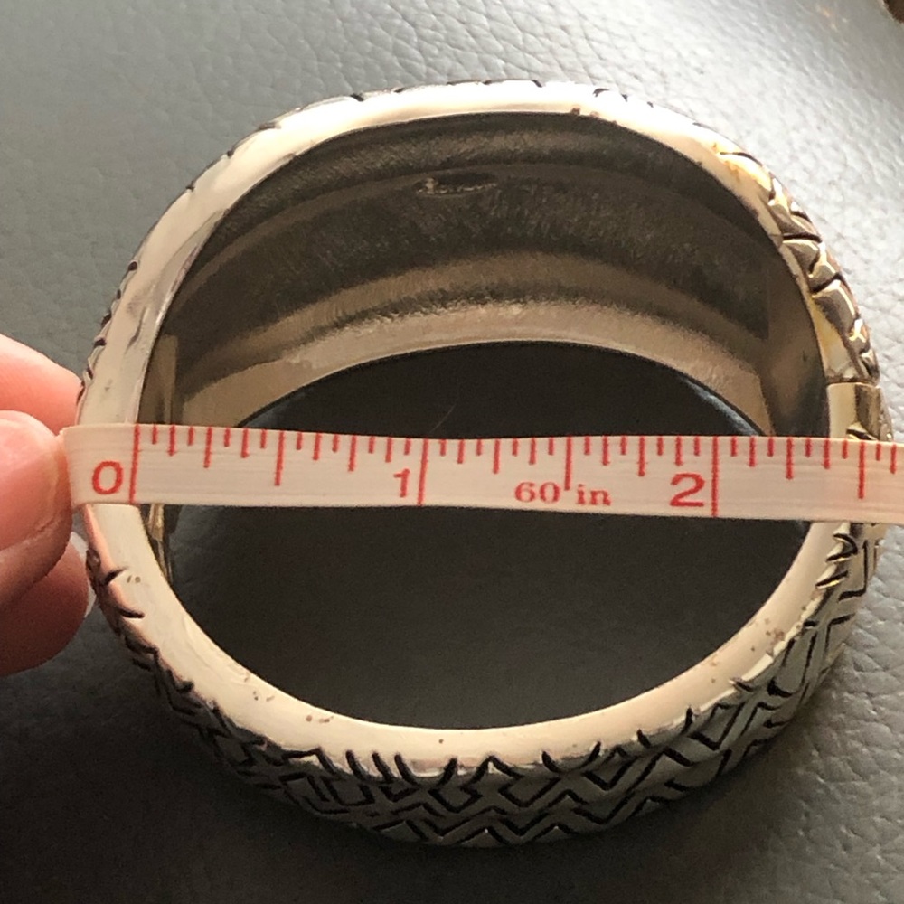 Silver Geometric Patterned Bracelet - image 4